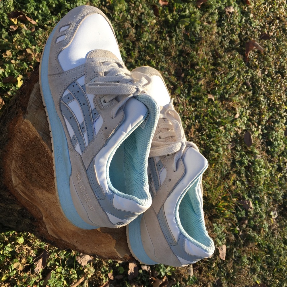 Women ASICS  Gel Shoe  Sz: 9